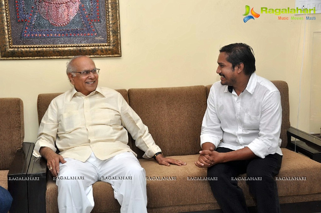 Mohan Babu gifts a big painting to ANR