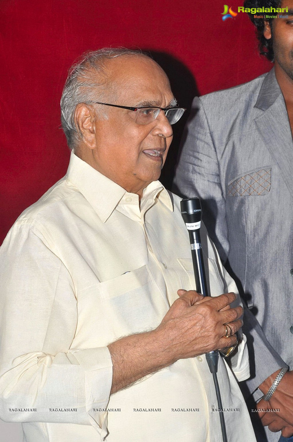 Mohan Babu gifts a big painting to ANR