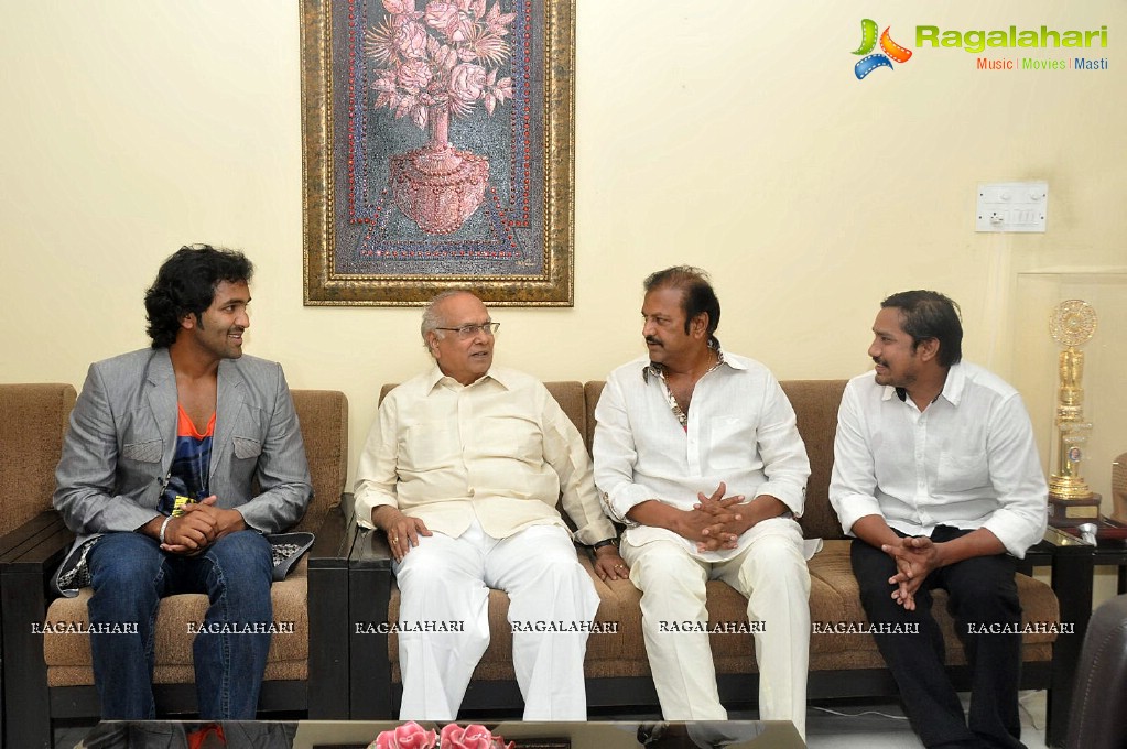 Mohan Babu gifts a big painting to ANR