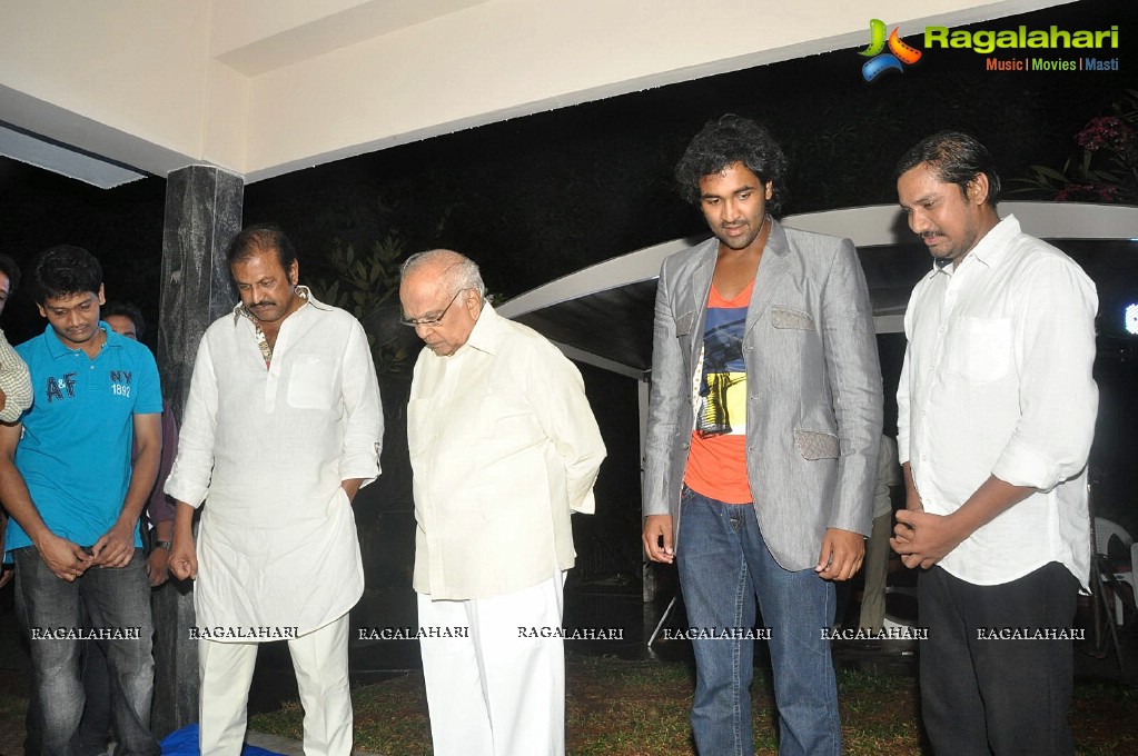 Mohan Babu gifts a big painting to ANR