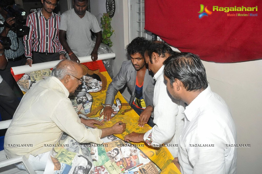 Mohan Babu gifts a big painting to ANR