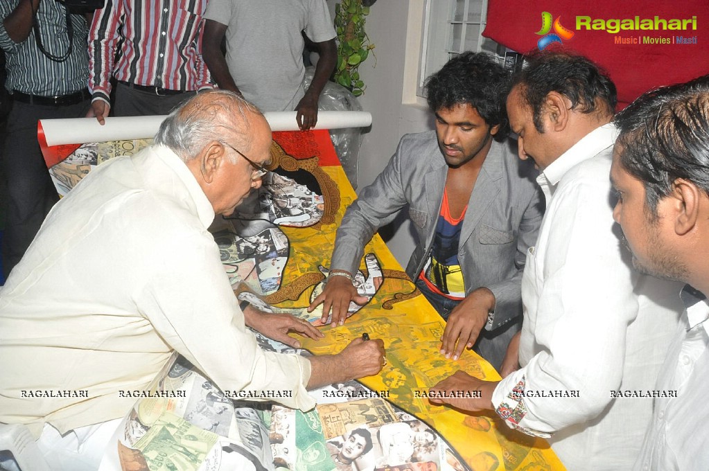 Mohan Babu gifts a big painting to ANR