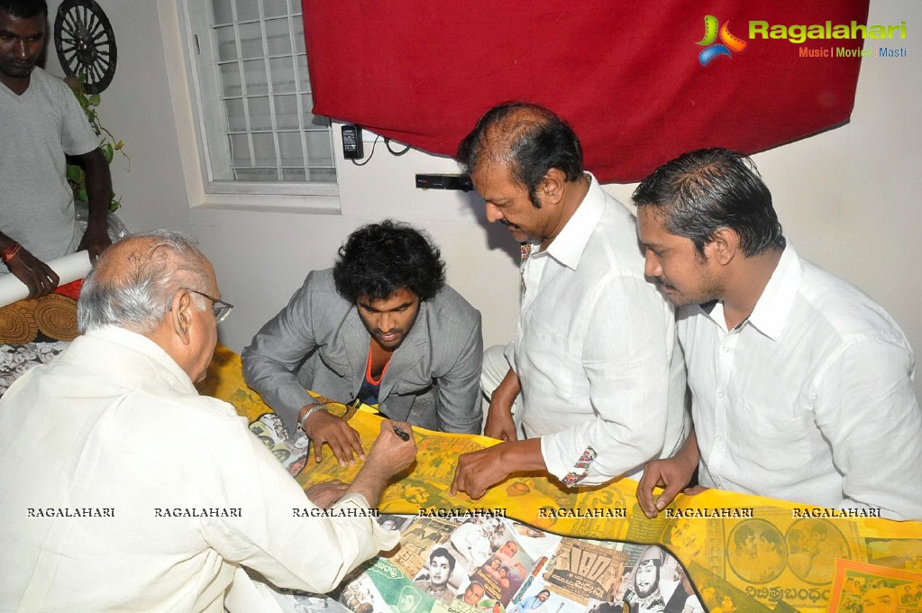 Mohan Babu gifts a big painting to ANR