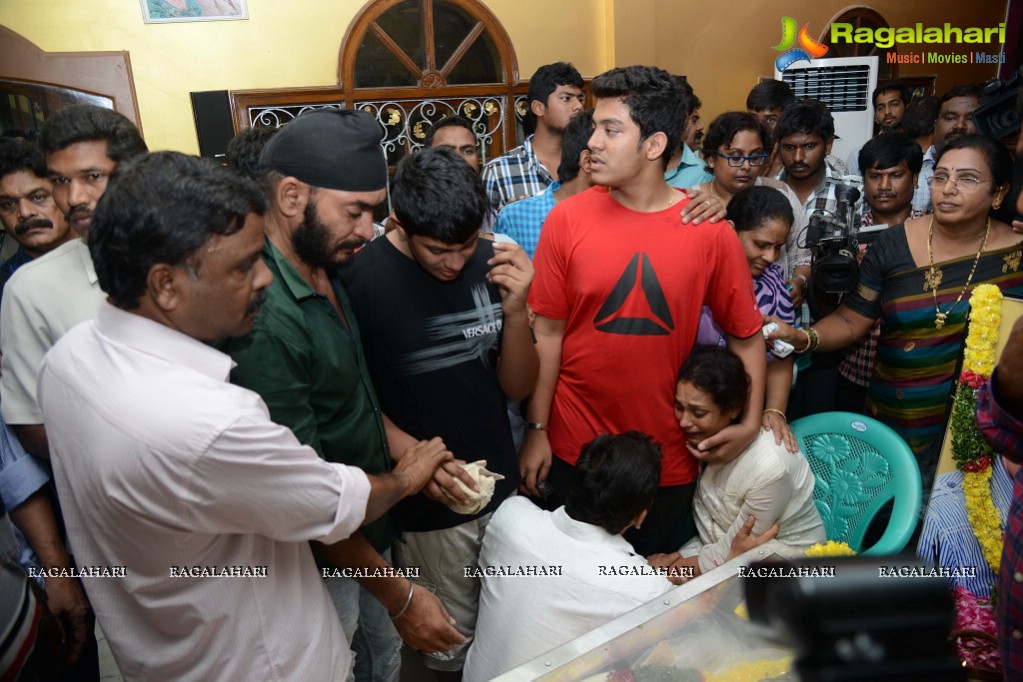 Celebrities pay tribute to Srihari (Set 1)