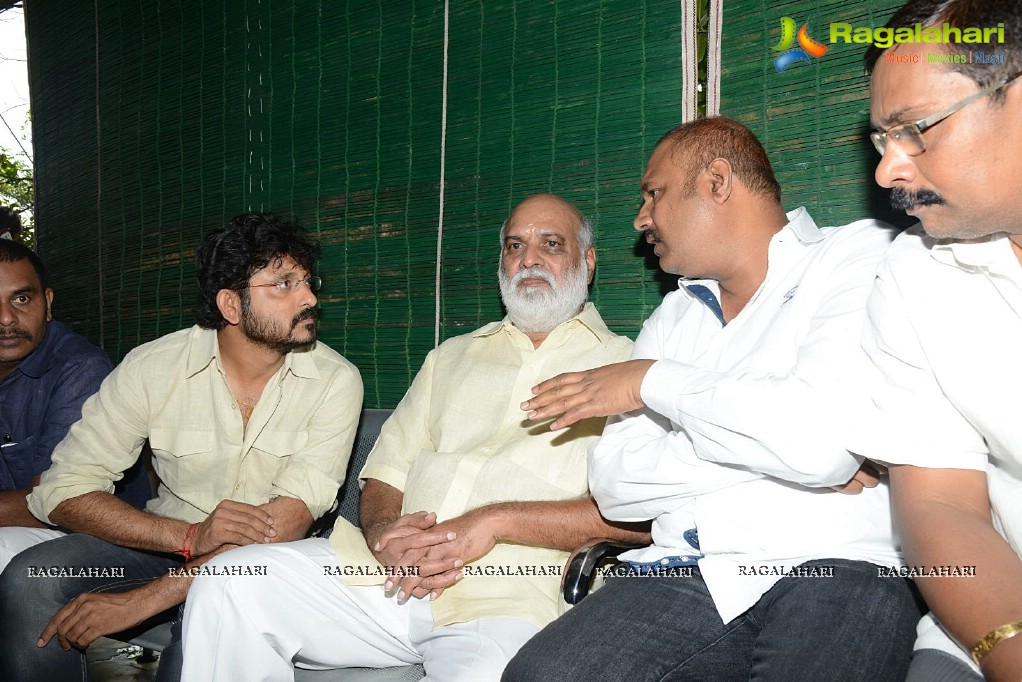 Celebrities pay tribute to Srihari (Set 1)