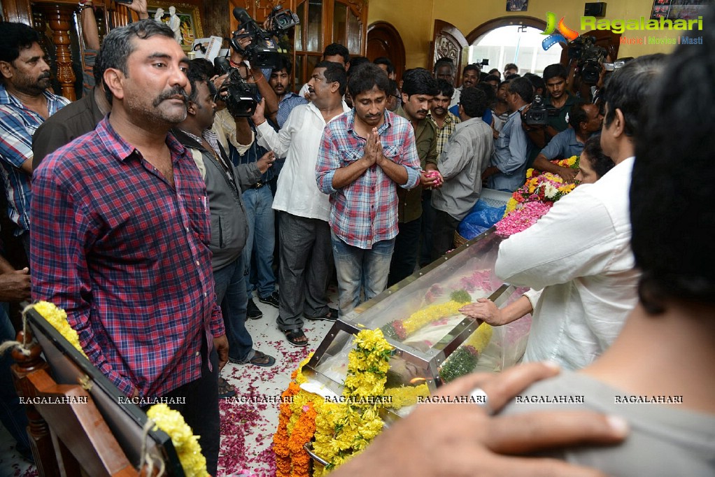 Celebrities pay tribute to Srihari (Set 1)