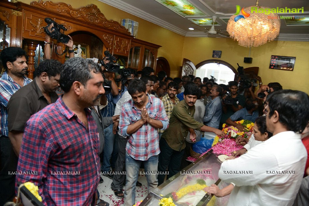 Celebrities pay tribute to Srihari (Set 1)