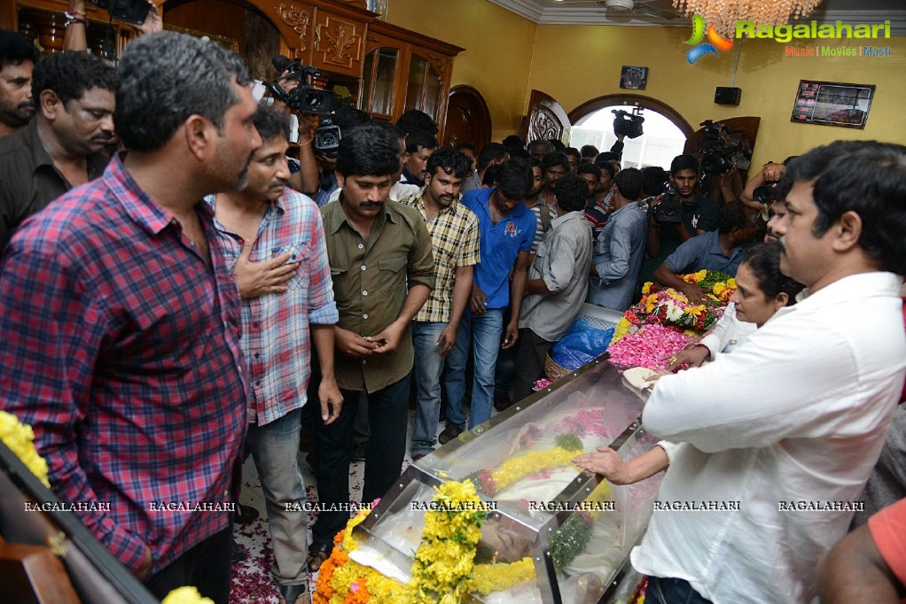 Celebrities pay tribute to Srihari (Set 1)