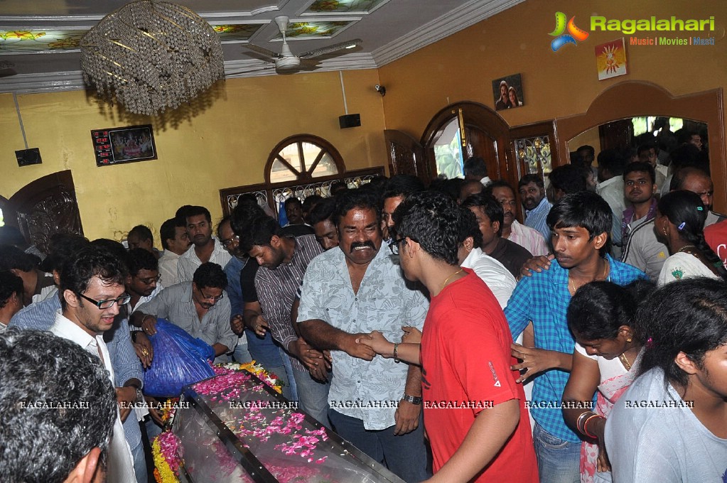 Celebrities pay tribute to Srihari (Set 1)