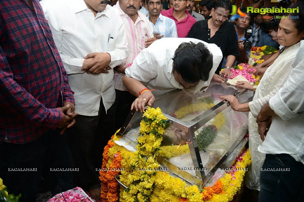 Celebrities pay tribute to Srihari (Set 1)