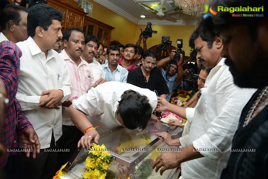 Celebrities pay tribute to Srihari (Set 1)