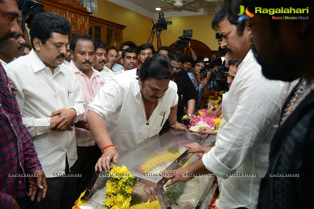 Celebrities pay tribute to Srihari (Set 1)