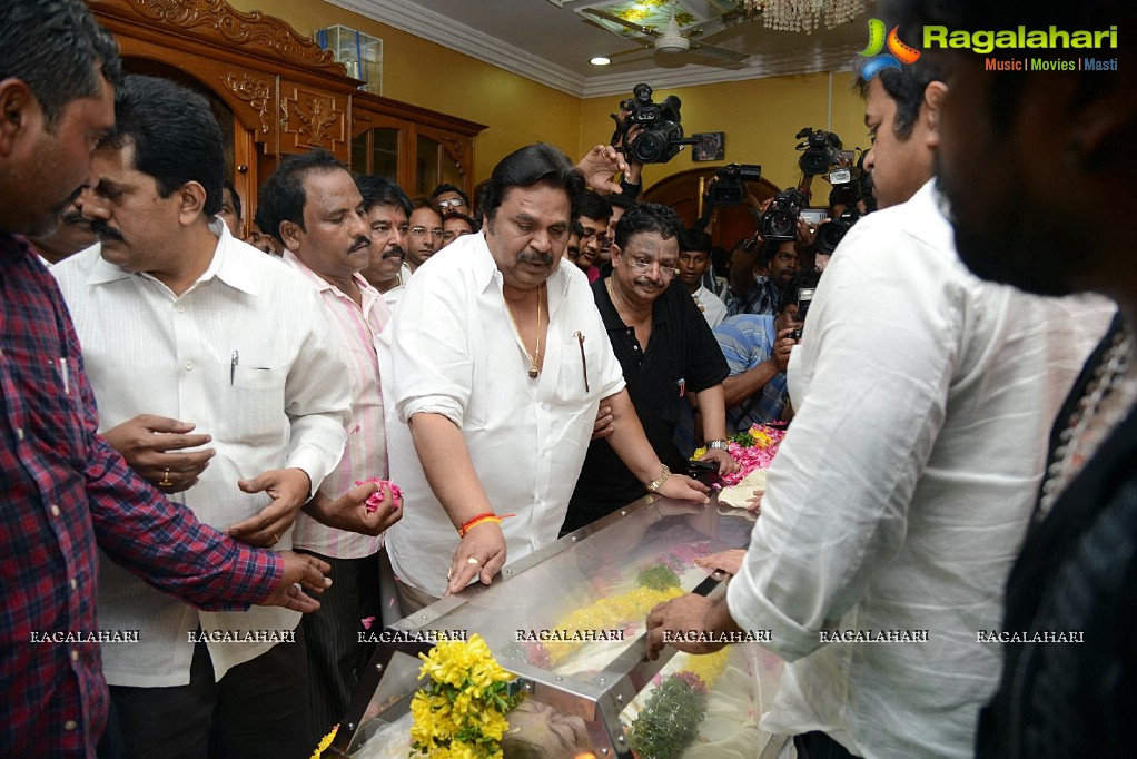 Celebrities pay tribute to Srihari (Set 1)