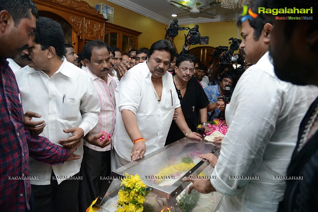 Celebrities pay tribute to Srihari (Set 1)