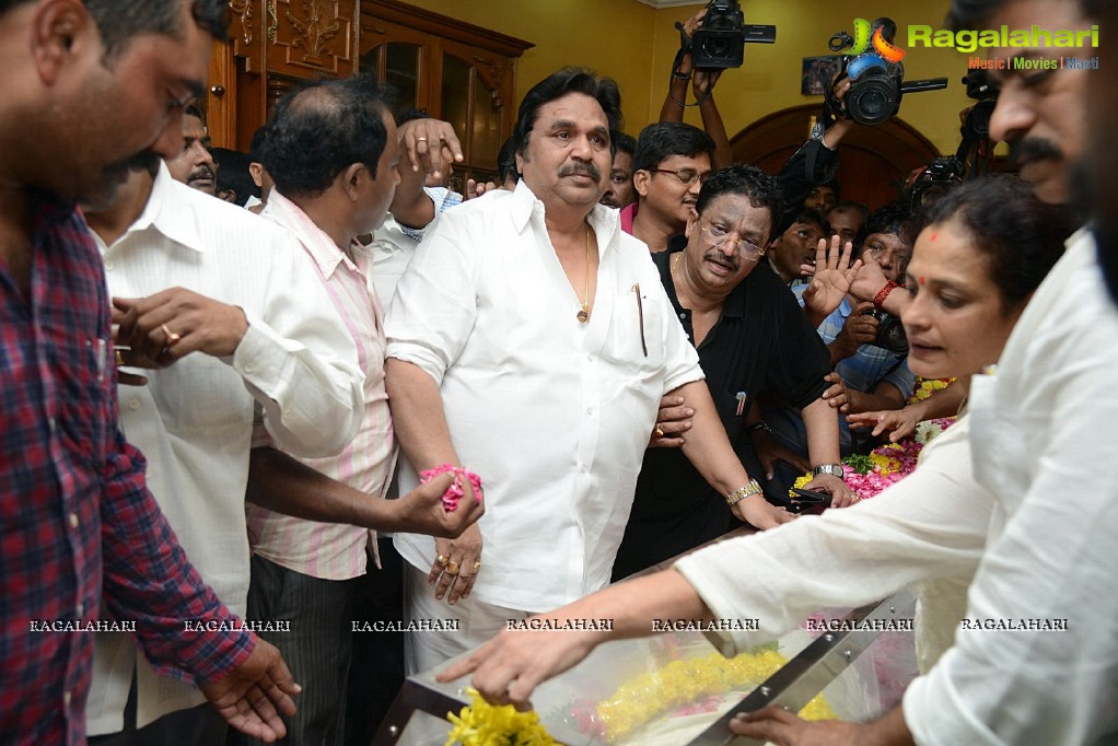 Celebrities pay tribute to Srihari (Set 1)