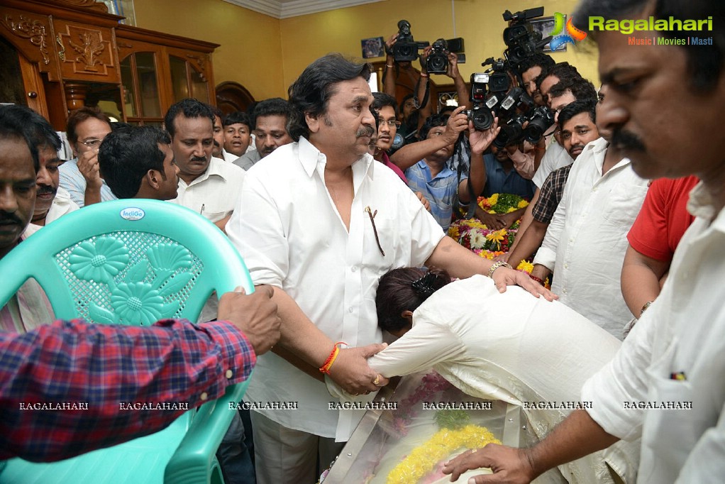 Celebrities pay tribute to Srihari (Set 1)