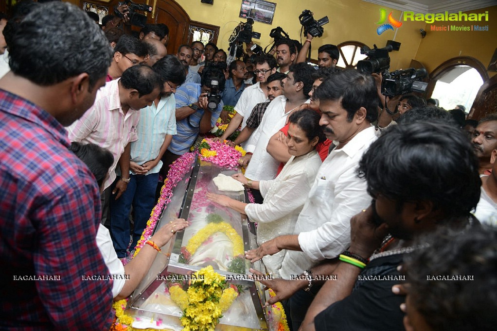 Celebrities pay tribute to Srihari (Set 1)