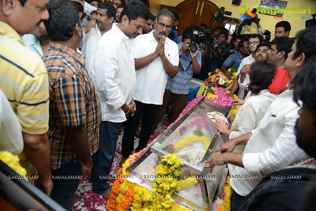 Celebrities pay tribute to Srihari (Set 1)