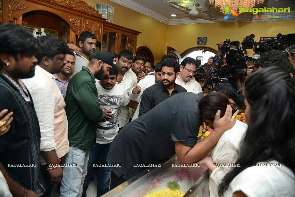 Celebrities pay tribute to Srihari (Set 1)