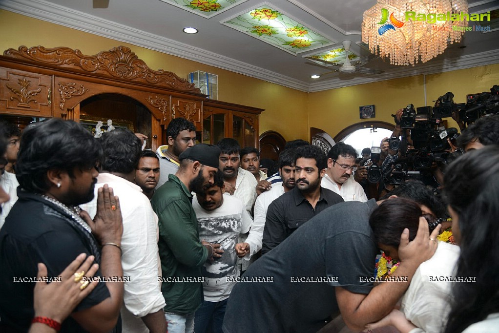 Celebrities pay tribute to Srihari (Set 1)