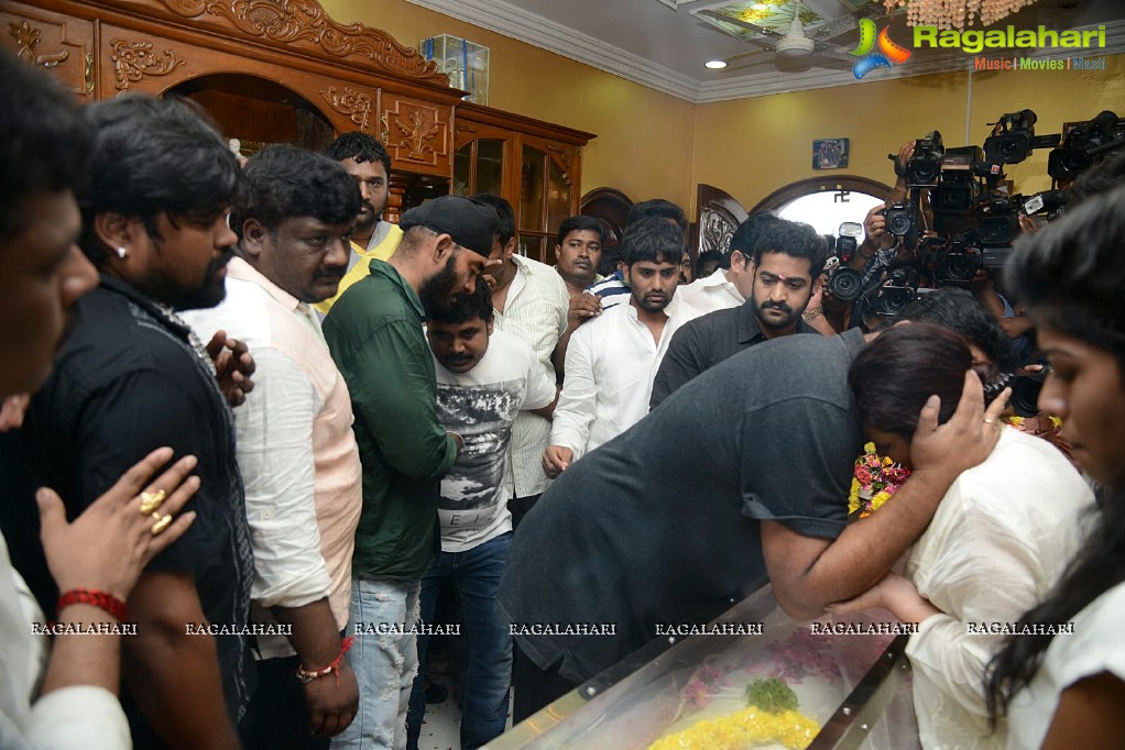 Celebrities pay tribute to Srihari (Set 1)