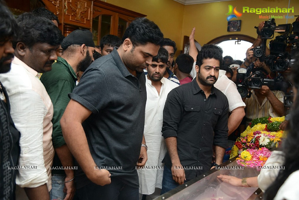 Celebrities pay tribute to Srihari (Set 1)