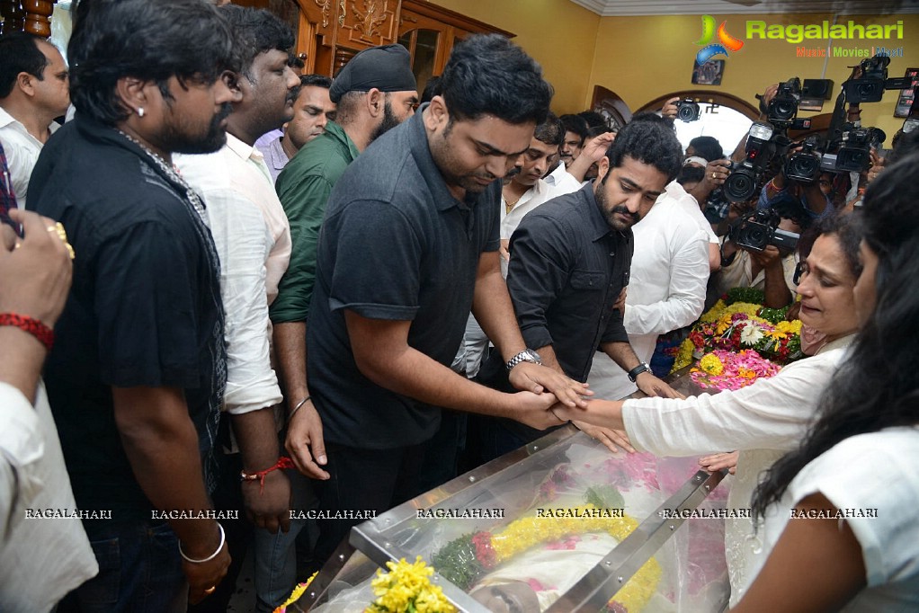 Celebrities pay tribute to Srihari (Set 1)