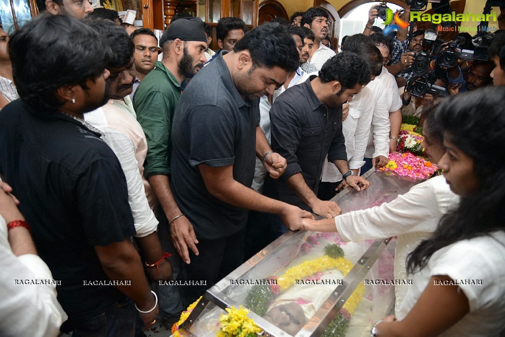 Celebrities pay tribute to Srihari (Set 1)