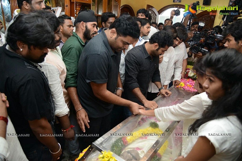 Celebrities pay tribute to Srihari (Set 1)