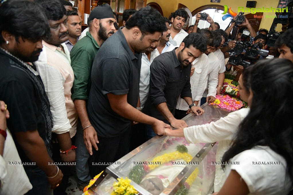 Celebrities pay tribute to Srihari (Set 1)