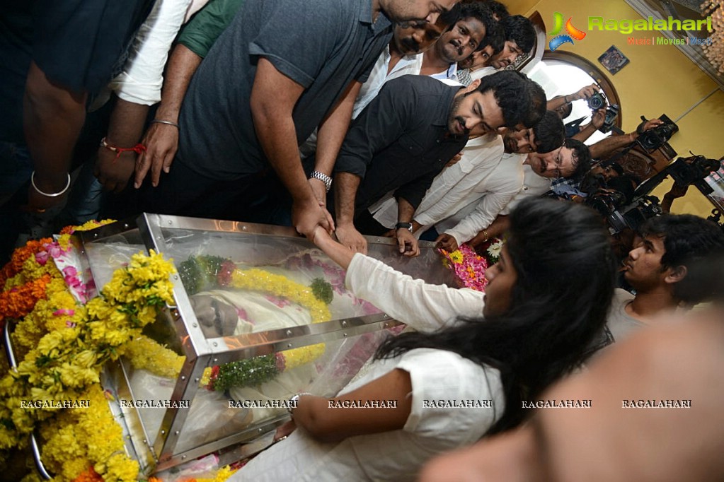 Celebrities pay tribute to Srihari (Set 1)