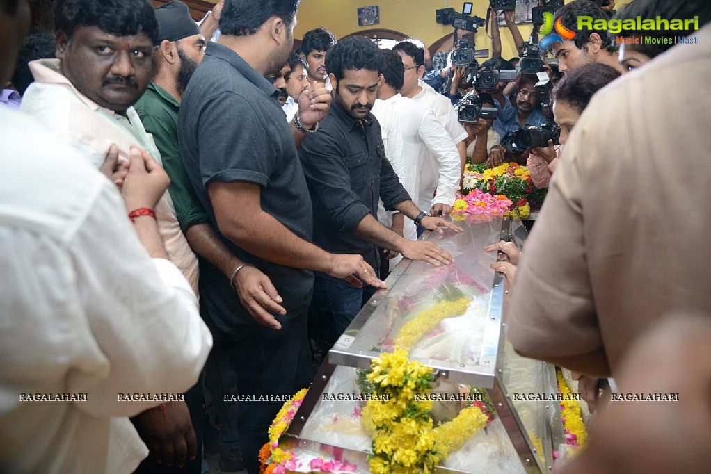 Celebrities pay tribute to Srihari (Set 1)