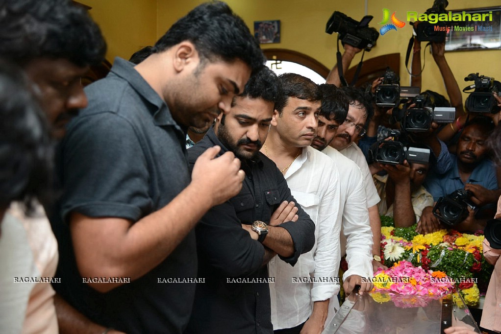 Celebrities pay tribute to Srihari (Set 1)