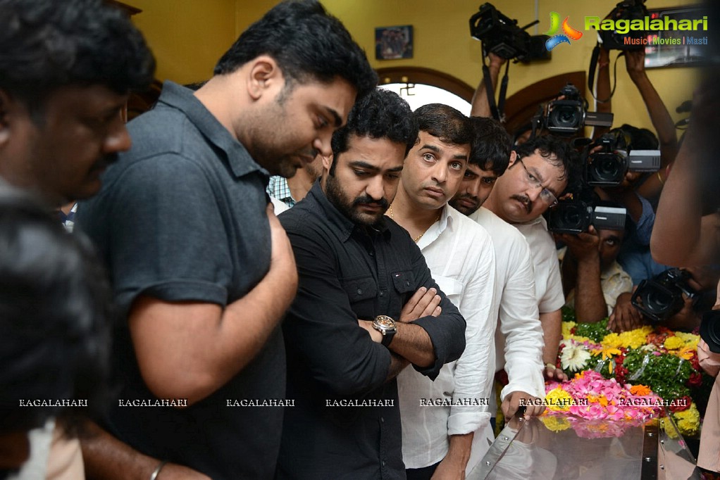 Celebrities pay tribute to Srihari (Set 1)