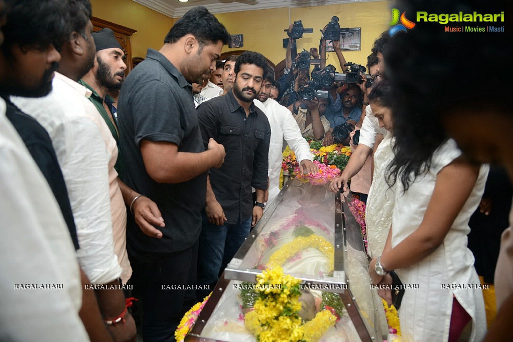 Celebrities pay tribute to Srihari (Set 1)