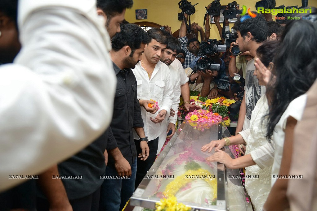 Celebrities pay tribute to Srihari (Set 1)