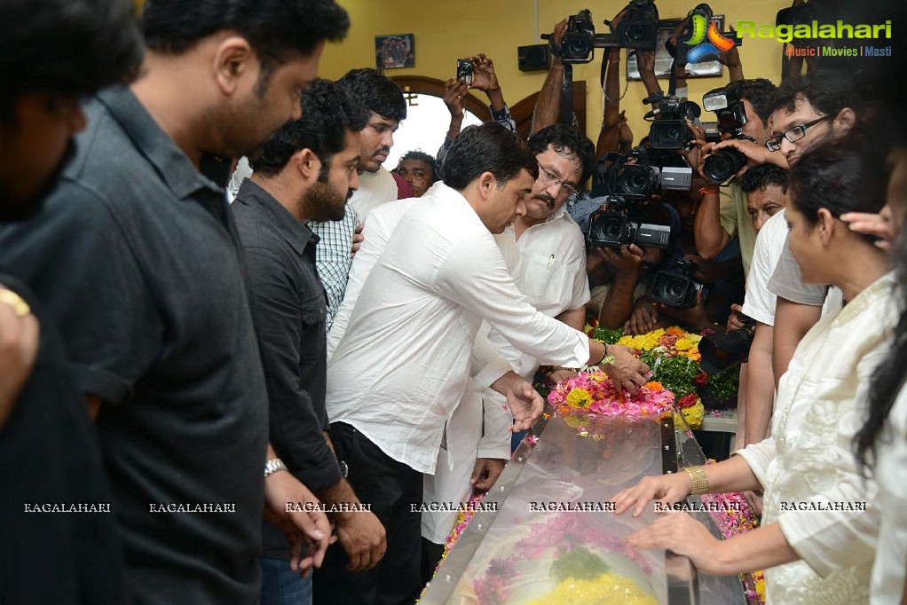 Celebrities pay tribute to Srihari (Set 1)