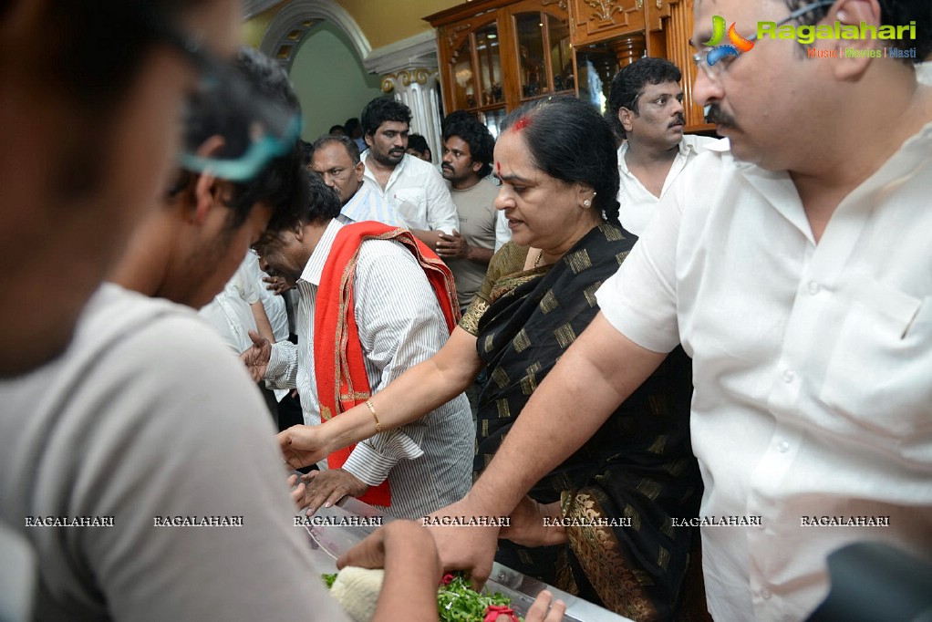 Celebrities pay tribute to Srihari (Set 1)