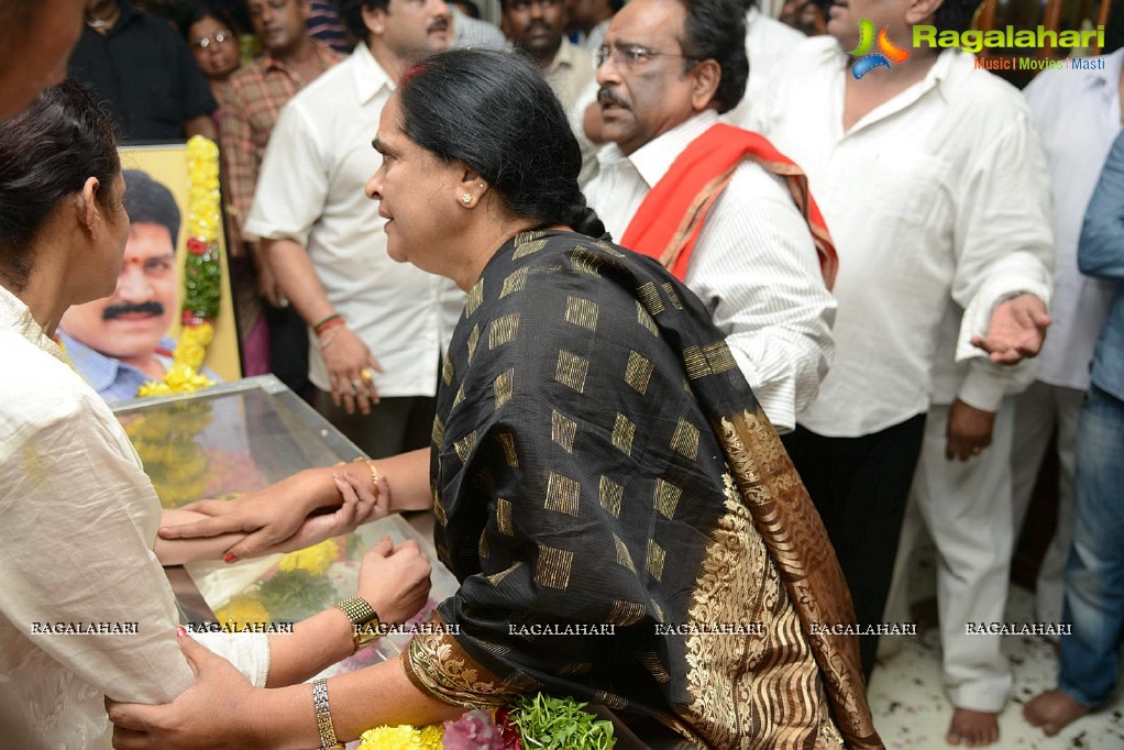 Celebrities pay tribute to Srihari (Set 1)