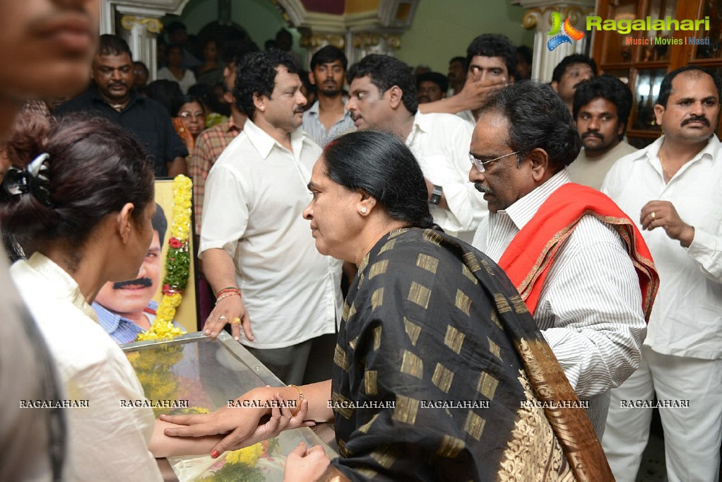 Celebrities pay tribute to Srihari (Set 1)