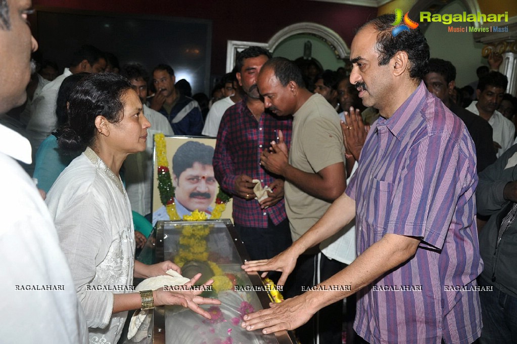 Celebrities pay tribute to Srihari (Set 1)