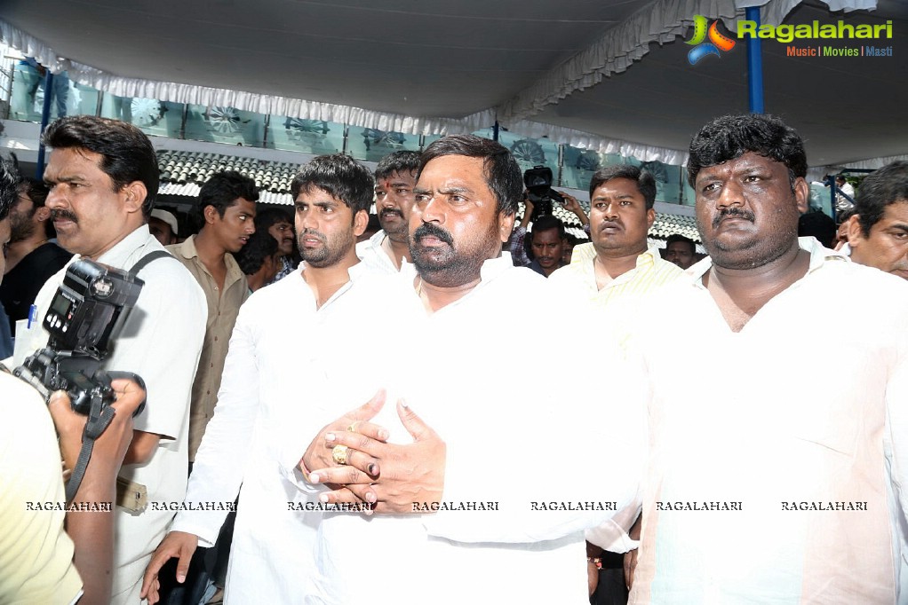 Celebrities pay tribute to Srihari (Set 1)