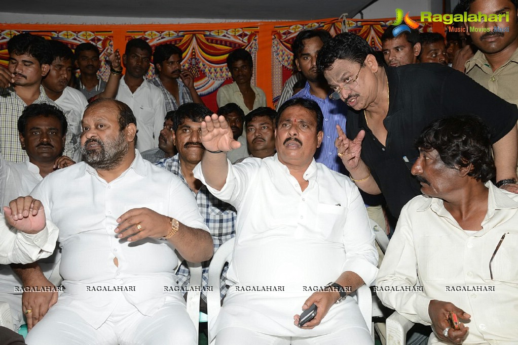 Celebrities pay tribute to Srihari (Set 2)	