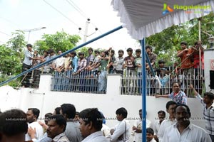 Srihari Fans at Srihari's House