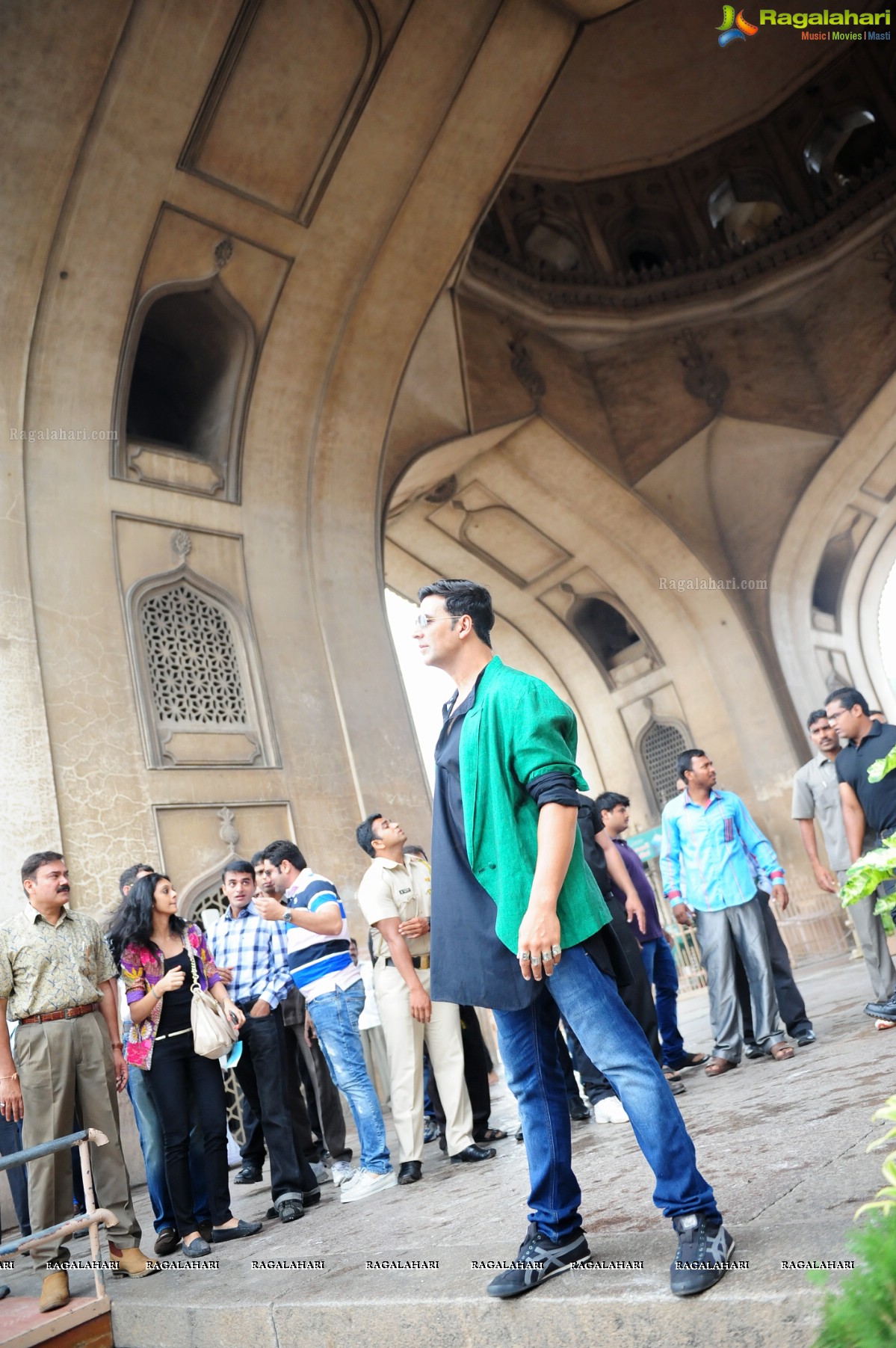 Akshay Kumar visits Charminar, Hyderabad