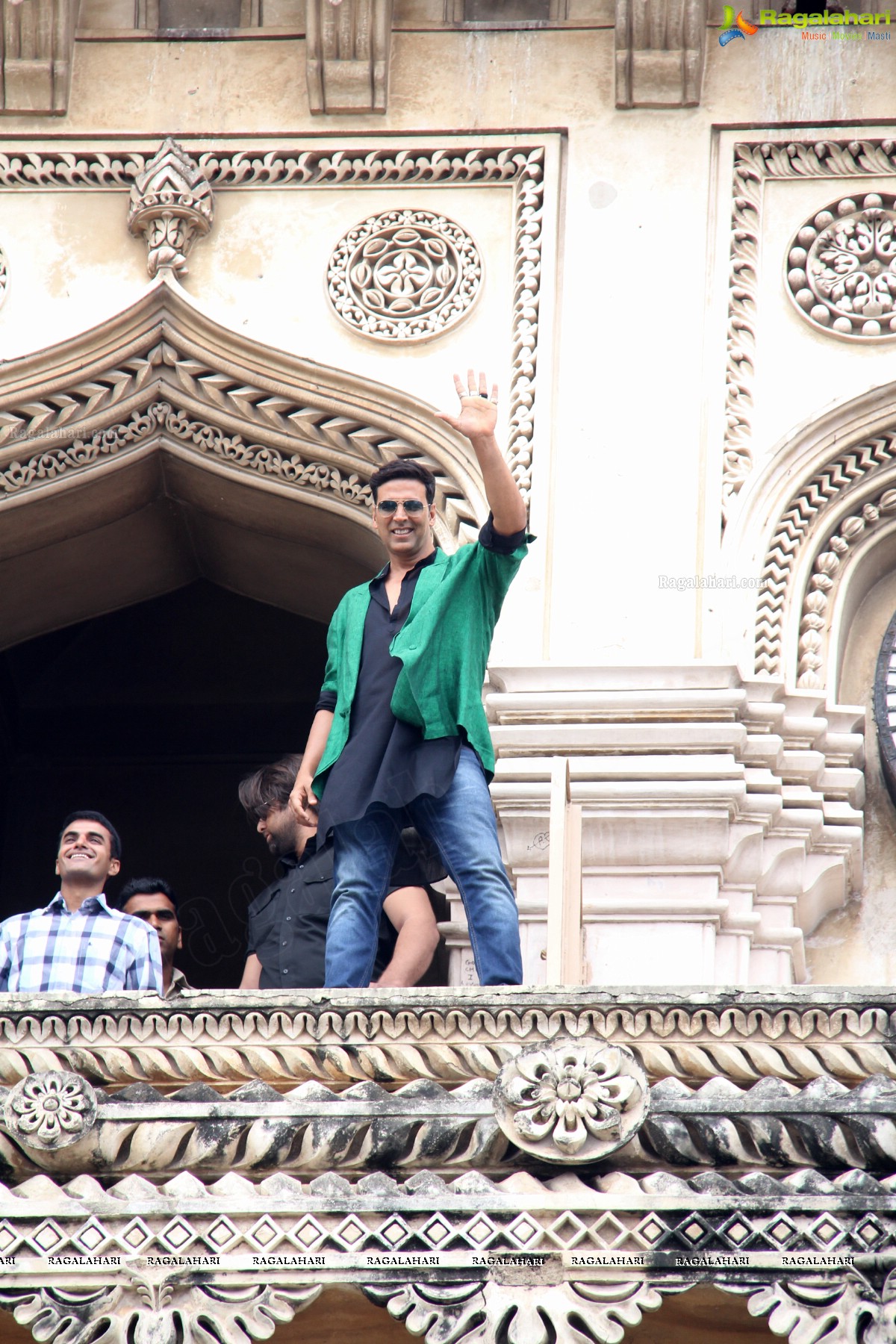 Akshay Kumar visits Charminar, Hyderabad