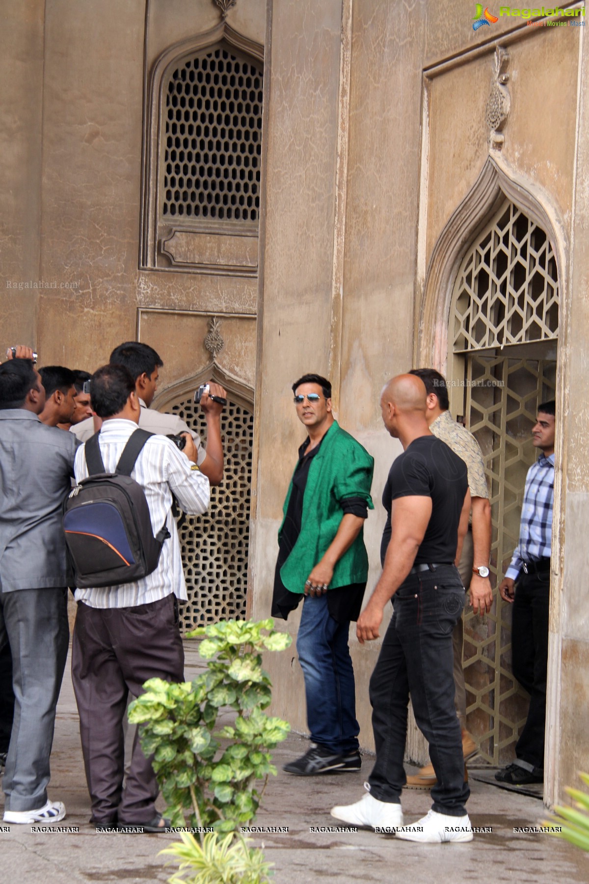 Akshay Kumar visits Charminar, Hyderabad