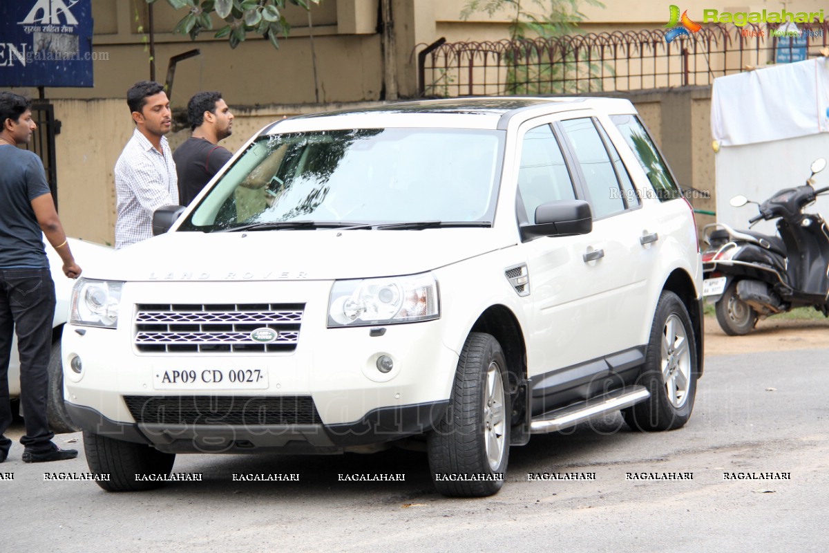 Akshay Kumar visits Charminar, Hyderabad