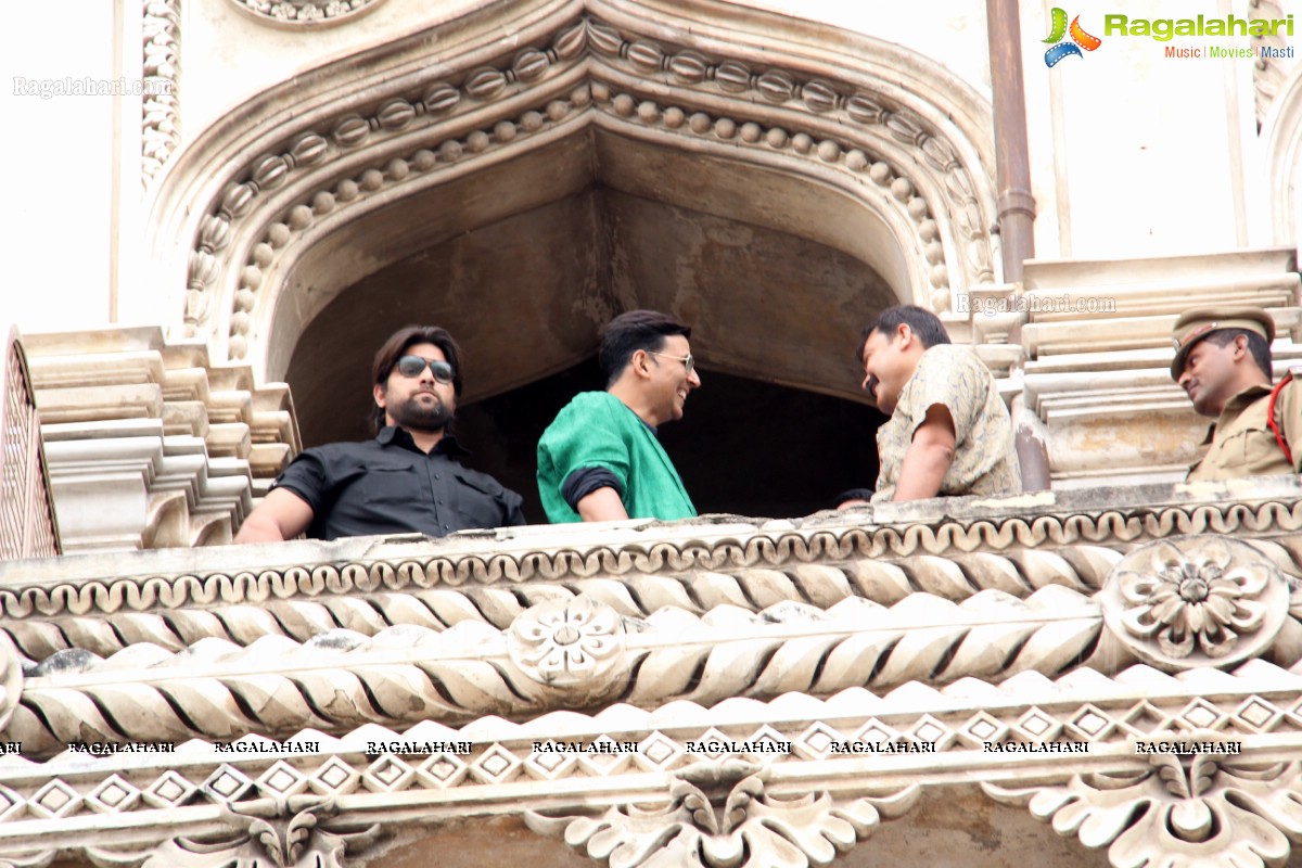 Akshay Kumar visits Charminar, Hyderabad