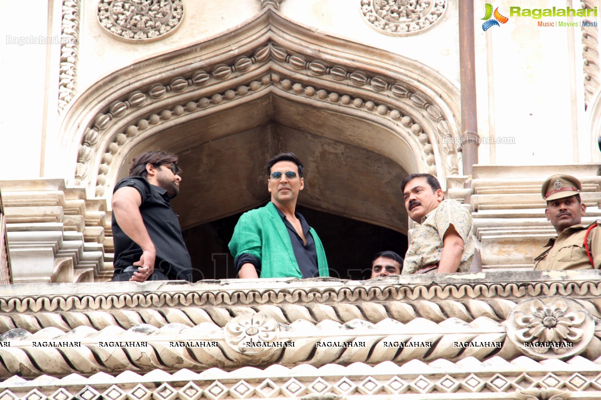 Akshay Kumar visits Charminar, Hyderabad